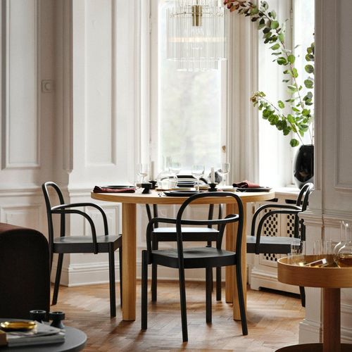 STOCKHOLM 2025 / STOCKHOLM 2025 Tisch und 4 Armlehnstühle