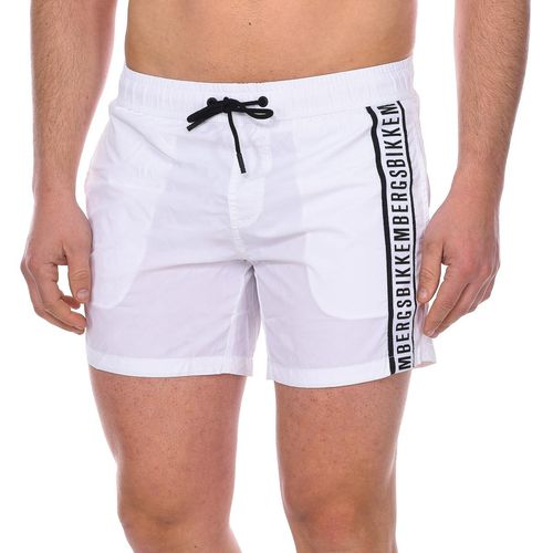 Shorts mit Klebeband