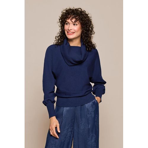 Angelina Trui Navy