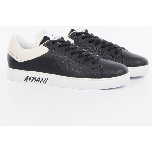 Armani Exchange AX Lederbekleidung im Sportbekleidungsdesign