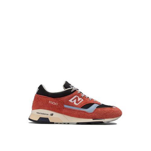 1500 stuks, gemaakt in het VK. Oranje Bloed sneakers.
