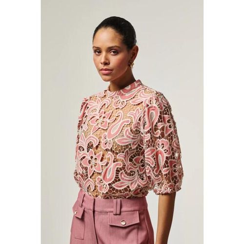 Aaiko Shaila top
