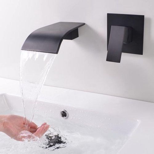 Schwarz Wandarmatur mit Wasserfallablauf und Einhandbedienung für die Dusche