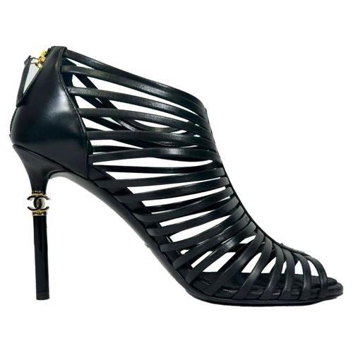 Chanel CC Gevangen Sandalen Hakken in Zwart Leer