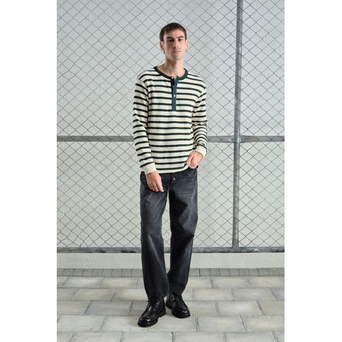 Gestript Lange Mouwen Crew Neck T-Shirt met Knopdetails