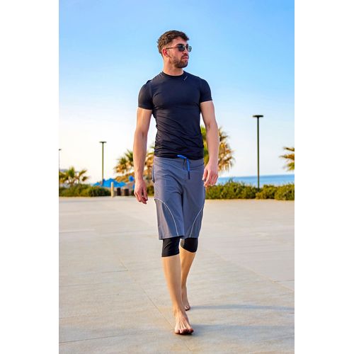 Bescheidene Badeshorts für Herren von Marina Grey