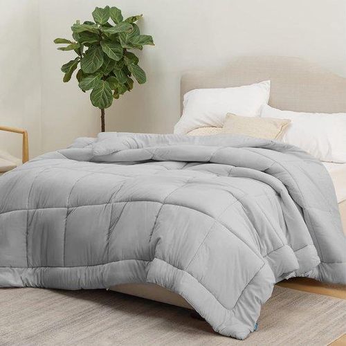 Famanu Bettdecke 155 x 220 cm, 4 Jahreszeiten, allergikerfreundlich, 300 g/m²