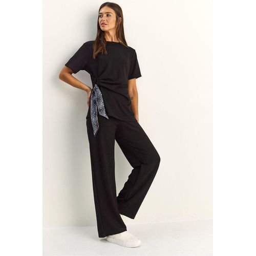 T-shirt en Broek Set van Twee Stukken met Accessoire Detail