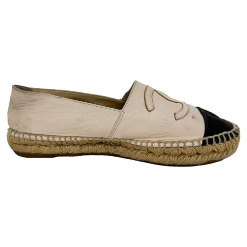 Chanel CC Napperleer Espadrilles met Cap-Toe in Nude