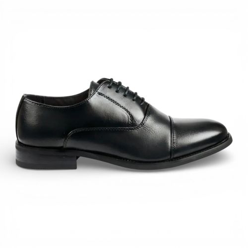 Zwarte heren Oxford brogue schoenen van lakleer met neuskap.