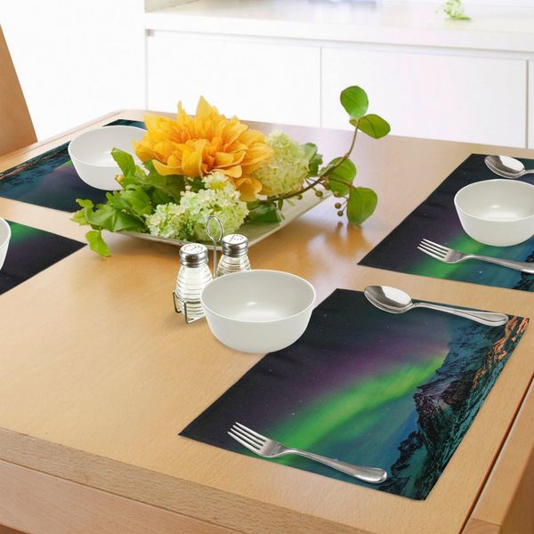 Abakuhaus Tovagliette Nordlicht, Islanda Meridionale Su Cielo Sopra Rocky Hills Wild Night View, Tiscjdeco In Tessuto Resistente Ai Colori Per La Sala Da Pranzo E La Cucina, Verde Lime-image