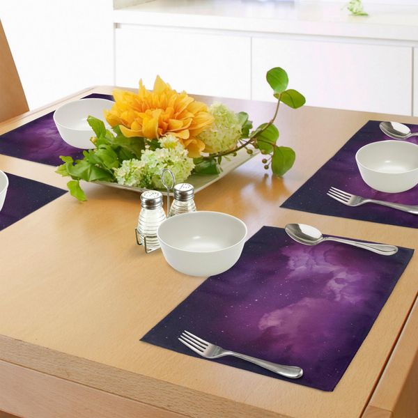 Tovagliette Abakuhaus Nebel, Immagine Cosmica Delle Stelle Nel Cielo Notturno Con Immagine Mistica Delle Nuvole, Tiscjdeco In Tessuto Resistente Al Lavaggio Per La Sala Da Pranzo E La Cucina, Magenta Indaco-image