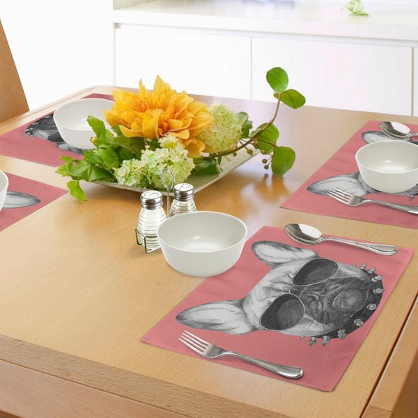 Tovagliette Abakuhaus Bulldog, Ritratto Artistico Disegnato A Mano Di Un Cane Con Collare E Occhiali Da Sole Su Sfondo Rosa, Sottobicchieri In Tessuto Lavabile Decorazione Da Tavola Con Stampa, Grigio, Rosa E Nero-image