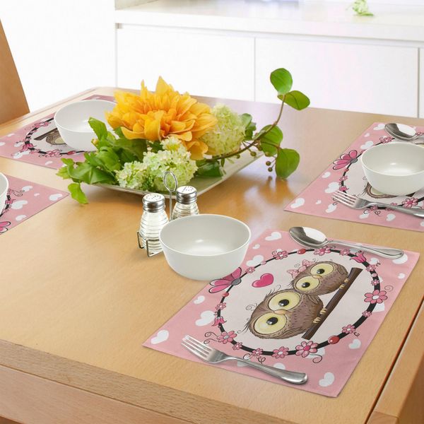 Tovagliette Abakuhaus Con Gufi, Graziosa Coppia Di Gufi Su Ramo Con Ghirlanda Di Fiori, Decorazioni Allegre, Decorazioni Da Tavola In Tessuto Resistente Ai Colori Per La Sala Da Pranzo E La Cucina, Giallo Chiaro, Marrone, Rosso Corallo-image
