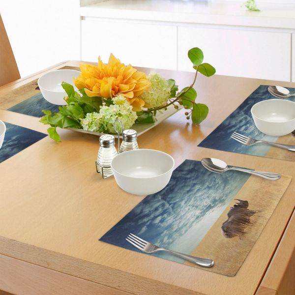Tovagliette Abakuhaus Safari, Rinoceronte-Rinoceronte-Sole Che Splende Attraverso Il Cielo Nuvoloso-Prateria-Autunno-Immagine Panoramica, Tiscjdeco In Tessuto Resistente Al Lavaggio Per La Sala Da Pranzo E La Cucina, Senape-image