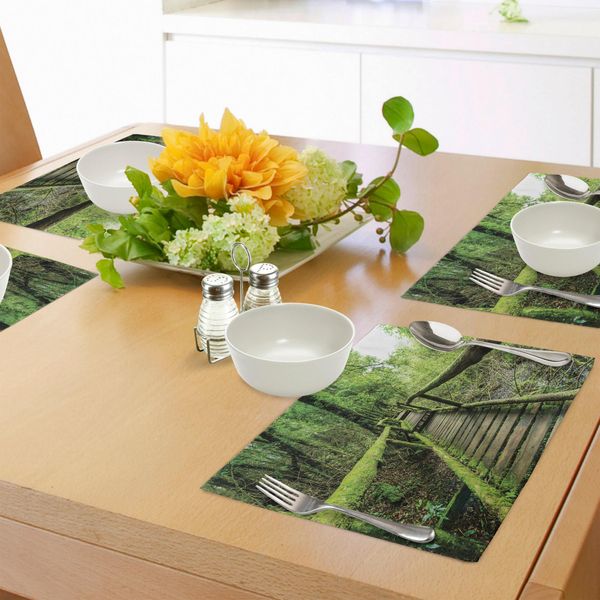 Tovagliette Abakuhaus Rainforest, Foresta Pluviale Sul Monte Inthanon A Chiang Mai, Thailandia. Romantico Tema Luna Di Miele, Decorazioni Da Tavola In Tessuto Resistente Al Lavaggio Per La Sala Da Pranzo E La Cucina, Verde Marrone.-image