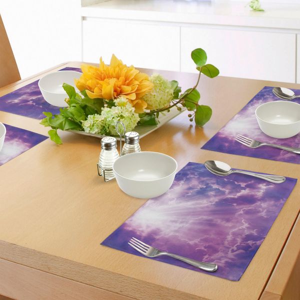 Tovagliette Abakuhaus, Cielo Magico E Drammatico Con Sole E Nuvole Pesanti, Immagine Majestic Sun Rays, Tiscjdeco In Tessuto Resistente Al Lavaggio Per Sala Da Pranzo E Cucina, Viola E Bianco-image