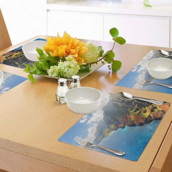 Tovagliette Hawaiane Abakuhaus, Na Pali Coast Sull'isola Di Kauai - Panorama Nebbioso Con Sole E Nuvole, Tiscjdeco In Tessuto Resistente Ai Colori Per La Sala Da Pranzo E La Cucina, Verde Marrone Blu-image