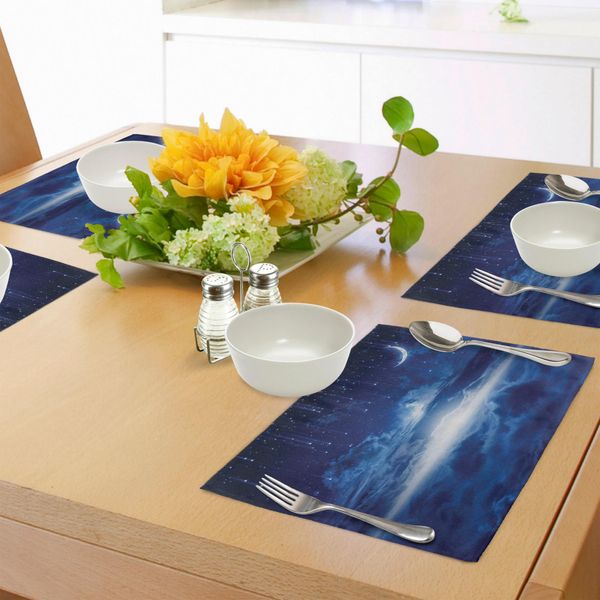 Tovagliette Fantasia Abakuhaus, Cielo Notturno Con Luna, Stelle Cadenti, Nuvole, Orizzonte, Arte Spaziale Misteriosa, Decorazioni Da Tavola In Tessuto Resistente Al Lavaggio Per Sala Da Pranzo E Cucina, Blu Navy E Bianco-image
