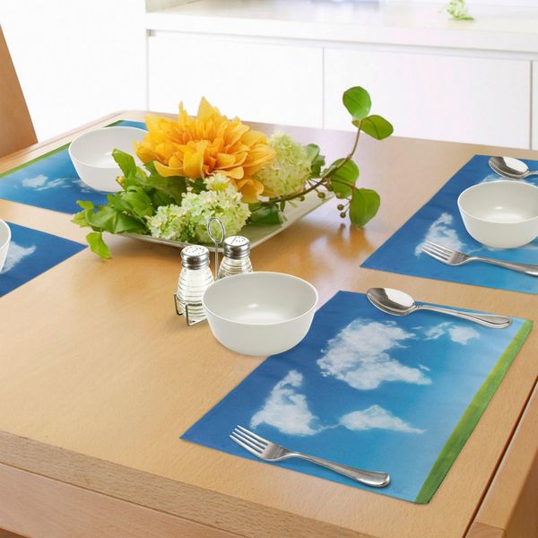 Tovagliette Abakuhaus Con Mappa Del Mondo, Grafica Con Nuvole Stilizzate Nel Cielo Con Stampa Artistica A Colori Naturali, Decorazioni Da Tavola In Tessuto Resistente Ai Colori Per La Sala Da Pranzo E La Cucina, Bianco Verde Blu-image