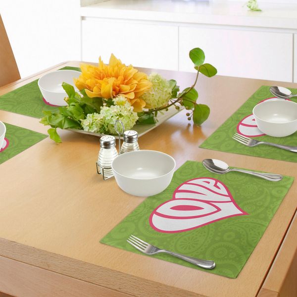 Abakuhaus Tovagliette Groovig, Illustrazione A Forma Di Cuore Su Sfondo Paisley Al Centro Del Design Retrò Love Nutrient, Tiscjdeco In Tessuto Resistente Al Lavaggio Per La Sala Da Pranzo E La Cucina, Bianco Verde Rosa-image