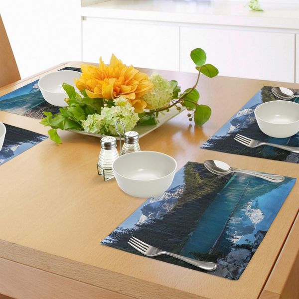 Abakuhaus Tovagliette Paesaggio, Lago Nel Canada Settentrionale Con Alberi Sottili E Neve Fresca Sulle Montagne, Tiscjdeco In Tessuto Resistente Al Lavaggio Per La Sala Da Pranzo E La Cucina, Bianco Verde Blu-image