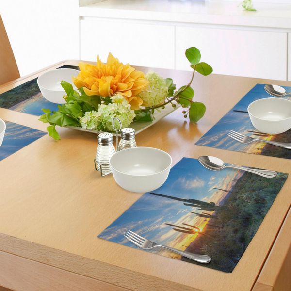 Tovagliette Abakuhaus Saguaro, Sun è Ambientato Tra Cactus Spinosi, Magico Paesaggio Pomeridiano, Design Selvaggio, Tiscjdeco In Tessuto Resistente Al Colore Per La Sala Da Pranzo E La Cucina, Verde Blu-image