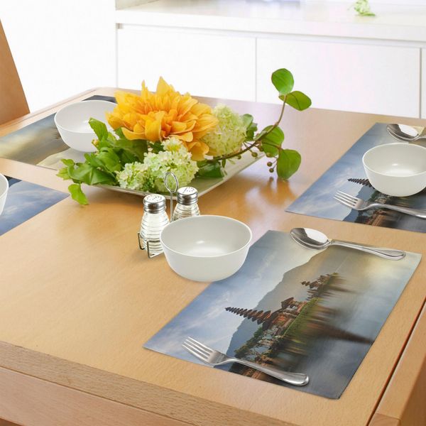 Abakuhaus Tovagliette Balinesi, Panorama Dell'alba Sul Tempio Pura Ulun Danu Sul Lago Bratan Bali Indonesia Waterscape, Tiscjdeco In Tessuto Resistente Ai Colori Per La Sala Da Pranzo E La Cucina, Beige Marrone-image