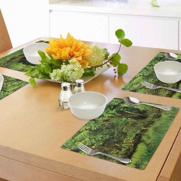 Tovagliette Abakuhaus Rainforest, Alberi Con Muschio Natural Paradise Silenzio Nella Natura Selvaggia - Illustrazione Rilassante, Decorazione Da Tavolo In Tessuto Resistente Al Lavaggio Per Sala Da Pranzo E Cucina, Verde-image
