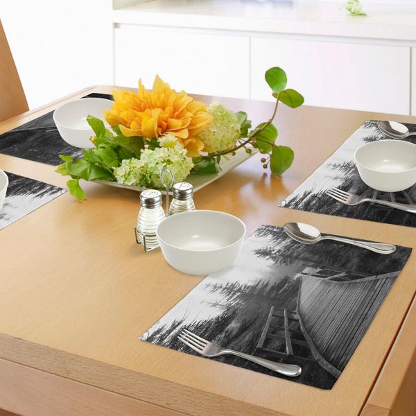 Abakuhaus Tovagliette Paesaggistiche, Binario Nella Natura Selvaggia Con Scene Naturali Spettacolari Della Repubblica Ceca, Tiscjdeco In Tessuto Resistente Al Colore Per La Sala Da Pranzo E La Cucina, Bianco E Nero-image
