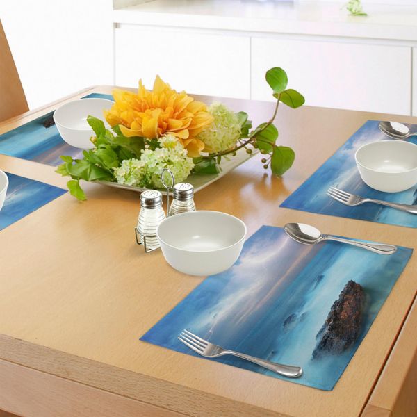 Tovagliette Naturali Abakuhaus, Tropic Sea Con Rocce E Tempesta Flash Nell'aria Paesaggio Epico Tranquillo Ma Pericoloso, Tiscjdeco In Tessuto Resistente Al Lavaggio Per La Sala Da Pranzo E La Cucina, Turchese-image