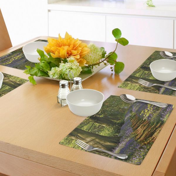 Tovagliette Abakuhaus Wald, Un Tappeto Di Campanule Che Si Estende Attraverso La Foresta Nello Staffordshire, Inghilterra, Tiscjdeco In Tessuto Resistente Al Lavaggio Per La Sala Da Pranzo E La Cucina, Viola Marrone Verde-image