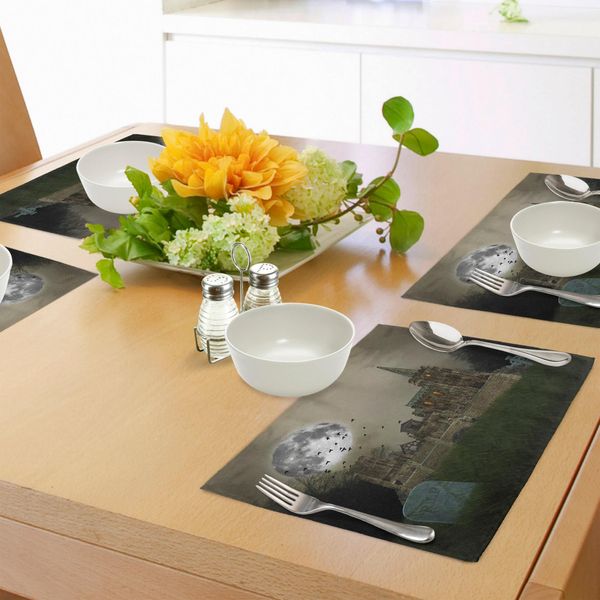 Tovagliette Gotiche Abakuhaus, Antico Villaggio E Tombe Con Castello Medievale E Luna Piena, Uccelli, Nebbia, Arte Horror, Tiscjdeco In Tessuto Resistente Ai Colori Per La Sala Da Pranzo E La Cucina, Beige Verde-image