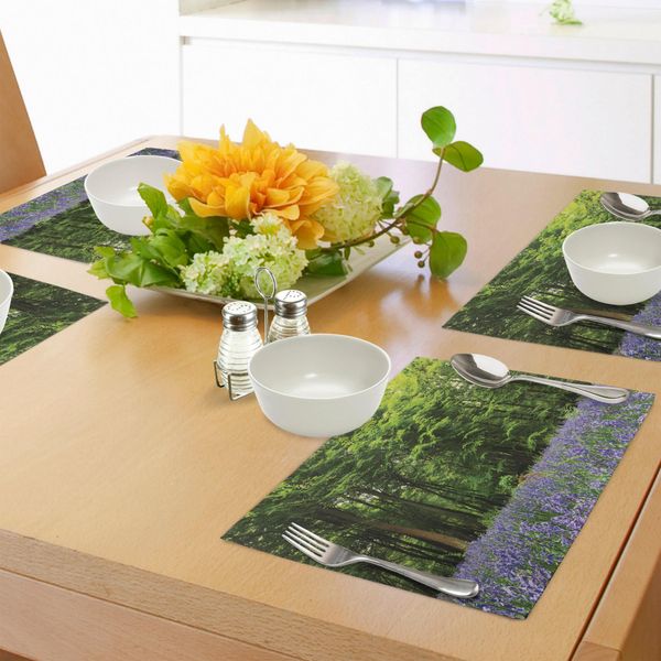Tovagliette Abakuhaus Wald, Mare Di Campanule Nella Foresta - Primavera - Aprile - Paesaggio - Immagine Stagionale, Tiscjdeco In Tessuto Resistente Al Lavaggio Per Sala Da Pranzo E Cucina, Viola Verde-image