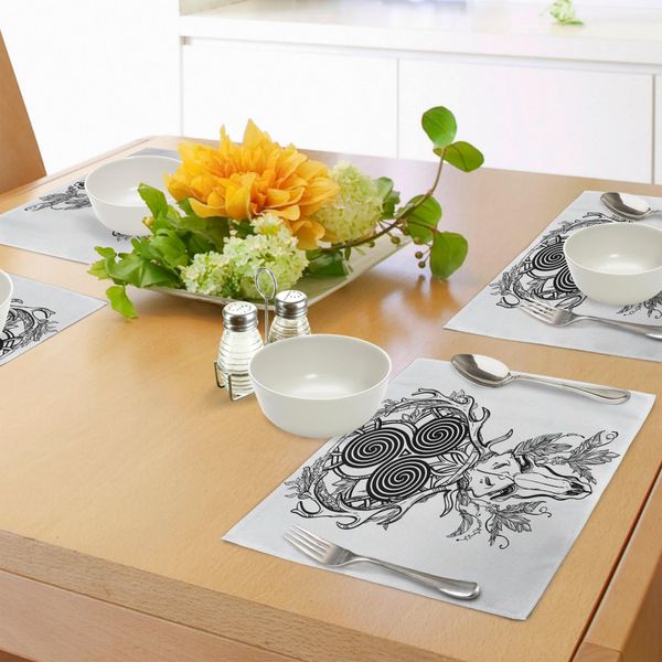 Abakuhaus Tovagliette Celtiche, Teschio Di Cervo Con Piuma Etnica Indiana E Spirale Celtica Sulle Corna Boho, Tiscjdeco In Tessuto Resistente Al Lavaggio Per La Sala Da Pranzo E La Cucina, Bianco Nero-image
