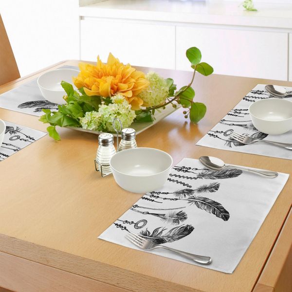 Abakuhaus Tovagliette Dei Nativi Americani, Piume Tribali Indiane, Icona Spirituale Di Saggezza E Forza, Tiscjdeco In Tessuto Resistente Al Lavaggio Per La Sala Da Pranzo E La Cucina, Bianco E Nero-image