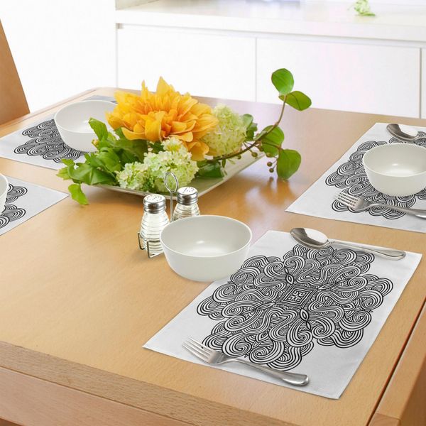 Abakuhaus Tovagliette Celtiche, Design Medievale Celtico Rotante Araldico Con Forma Quadrata Al Centro In Stile Retrò, Tiscjdeco In Tessuto Resistente Al Lavaggio Per La Sala Da Pranzo E La Cucina, Bianco E Nero-image