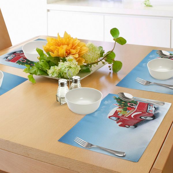 Tovagliette Natalizie Abakuhaus, Furgoncino Rosso Classico Con Regali E Decorazioni Natalizie Immagine Invernale Innevata, Decorazione Da Tavolo In Tessuto Resistente Al Lavaggio Per Sala Da Pranzo E Cucina, Blu E Rosso-image