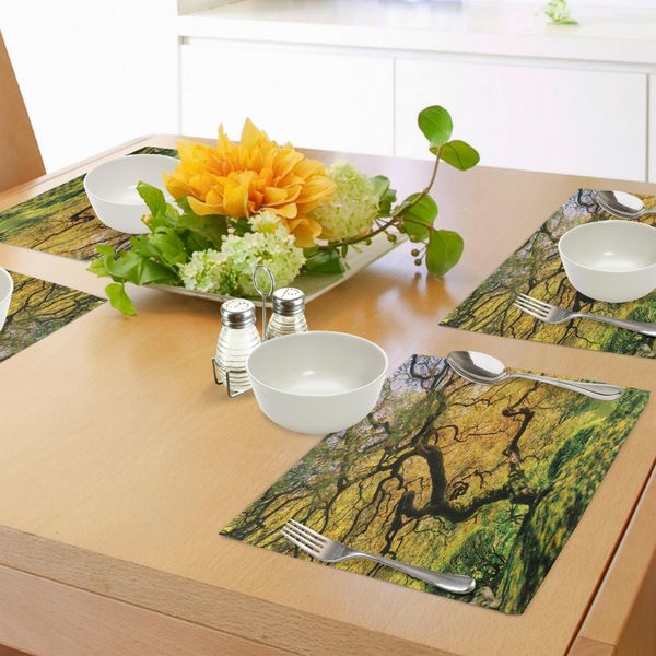 Tovagliette Giapponesi Abakuhaus, Ombre Del Grande Acero Insieme Al Fiume Con Raggi Di Sole Che Cadono, Tema Stagionale Naturale, Tiscjdeco In Tessuto Resistente Al Lavaggio Per La Sala Da Pranzo E La Cucina, Giallo Verde-image