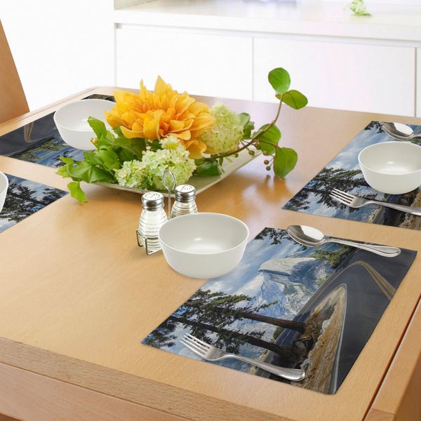 Tovagliette Abakuhaus Yosemite, Incredibile Panorama Di Una Strada Tortuosa Nelle Montagne Yosemite Con El Capitan, Tiscjdeco In Tessuto Resistente Al Lavaggio Per La Sala Da Pranzo E La Cucina, Verde-image