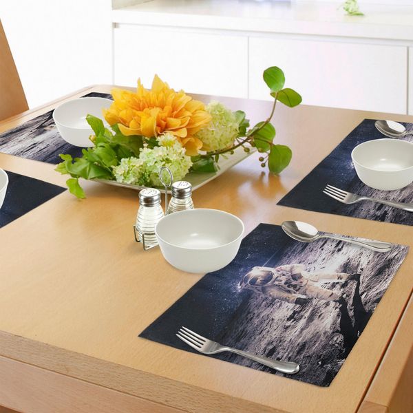 Tovagliette Abakuhaus Space, Astronauta Sulla Superficie Della Foto Orbitale Dello Sfondo Cosmico Della Galassia Solare, Tiscjdeco In Tessuto Resistente Al Lavaggio Per La Sala Da Pranzo E La Cucina, Marrone Blu-image