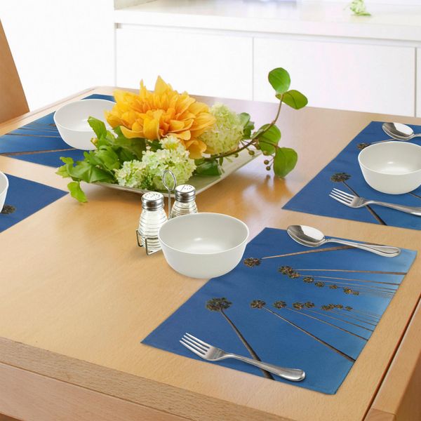 Tovagliette Abakuhaus Con Palme, Palme E Cielo Azzurro Limpido - Scena Tropicale - Estate Esotica - Illustrazione Naturalistica, Decorazione Da Tavola In Tessuto Resistente Al Lavaggio Per Sala Da Pranzo E Cucina, Verde Blu-image