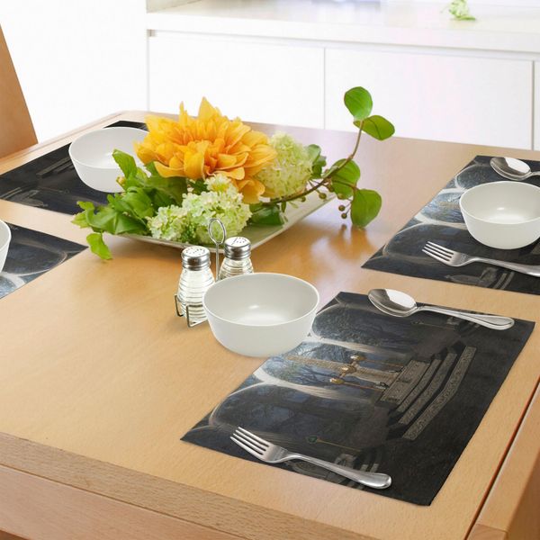 Tovagliette Gotiche Abakuhaus, Il Paesaggio Rituale Nella Foresta Segreta Obelisco Tra Troni Di Marmo Con Incisione Di Teschi, Tiscjdeco In Tessuto Resistente Al Colore Per La Sala Da Pranzo E La Cucina, Grigio-image