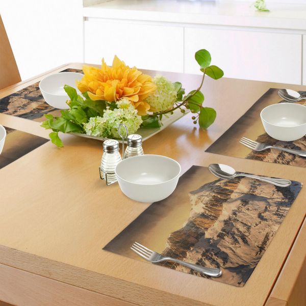 Tovagliette Abakuhaus Berg, Foto Surreale E Saturata Delle Doppie Cime Montuose Italiane Con Cielo Nuvoloso E Tranquillo, Tiscjdeco In Tessuto Resistente Al Colore Per La Sala Da Pranzo E La Cucina, Seppia-image