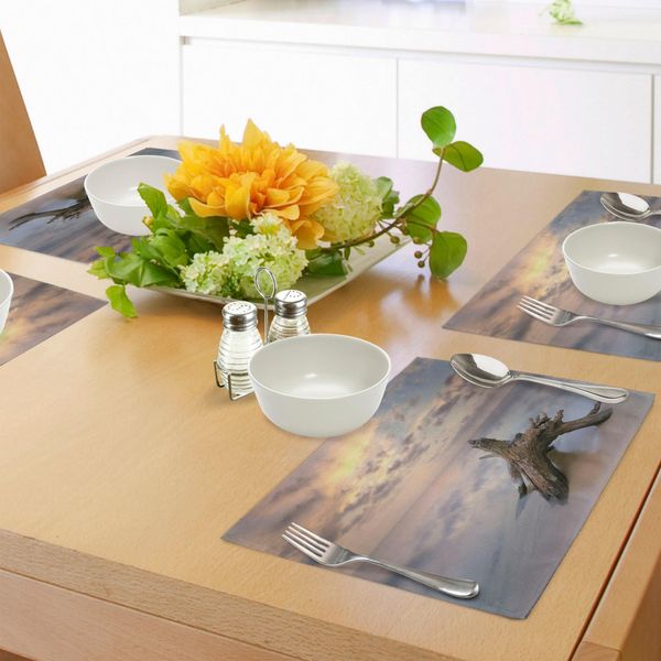 Abakuhaus Tovagliette In Legno Galleggiante, Alba Sull'acqua E Legno Galleggiante Sulla Spiaggia Sabbiosa Stampa Digitale, Tiscjdeco In Tessuto Resistente Al Colore Per La Sala Da Pranzo E La Cucina, Giallo E Marrone Chiaro-image