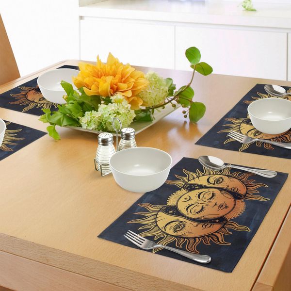Abakuhaus Tovagliette Psichedeliche, Luna E Sole Con Tanti Volti Frattali Energia Celeste Stampa Artistica Mistica, Tiscjdeco In Tessuto Resistente Al Lavaggio Per La Sala Da Pranzo E La Cucina, Blu Scuro Giallo-image