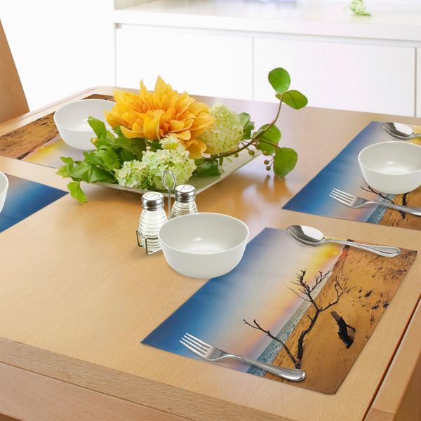 Tovagliette Abakuhaus In Legno Galleggiante, Legno Galleggiante Lavato Sulla Costa Sabbiosa All'alba - Immagine Digitale, Tiscjdeco In Tessuto Resistente Al Colore Per La Sala Da Pranzo E La Cucina, Marrone Sabbia E Blu-image