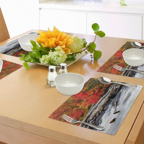Abakuhaus Tovagliette In Legno Galleggiante, Una Zattera Di Legno Galleggiante Giace Su Un Torrente Impetuoso Nella Foresta In Autunno Immagine Digitale, Tiscjdeco In Tessuto Resistente Al Lavaggio Per La Sala Da Pranzo E La Cucina, Rosso-image