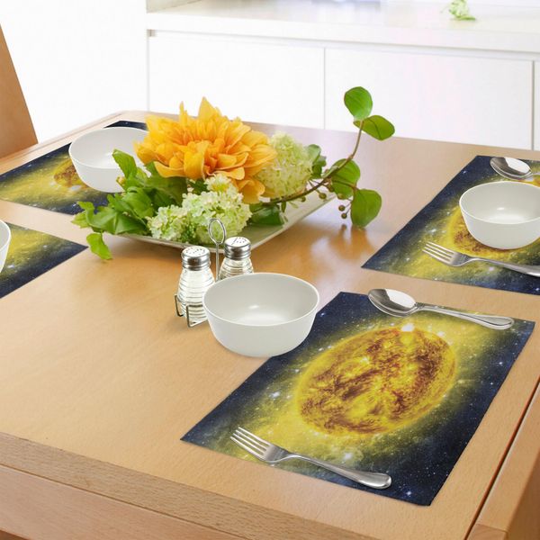 Tovagliette Abakuhaus Galaxis, Panorama Del Sole Nella Stanza Con Effetti Luminosi Centro Dinamico Della Stampa Del Sistema Solare, Tiscjdeco In Tessuto Resistente Al Colore Per La Sala Da Pranzo E La Cucina, Giallo Blu-image