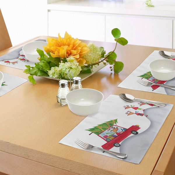 Abakuhaus Tovagliette Natalizie, Renna Padre Della Famiglia In Auto Rossa Retrò E Bambini Che Disegnano Alberi, Sottobicchieri In Tessuto Lavabile Decorazioni Per La Tavola Con Stampa, Bianco Verde-image
